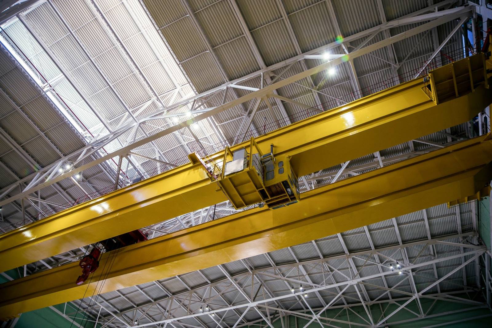 Comment commander un pont roulant ? LCI France vous explique par son siège dans l'Ain les différentes techniques
