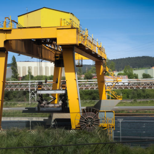 Réglementation des ponts roulants : LCI, votre expert en conformité et sécurité dans le levage industriel